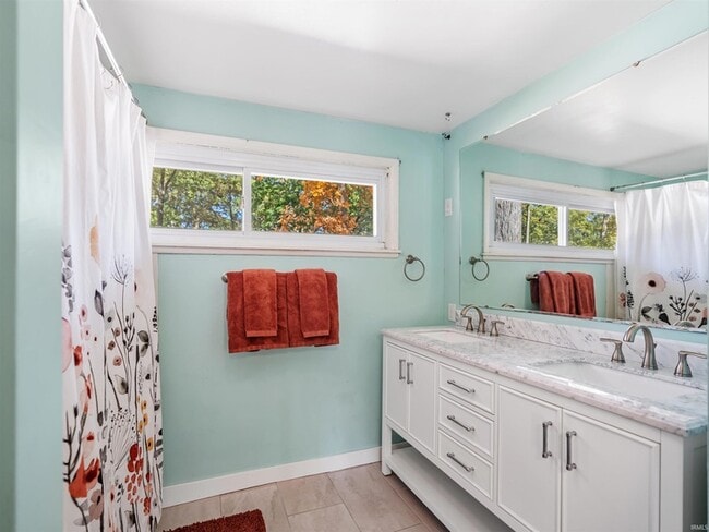 Building Photo - 2924 Santa Rosa Dr