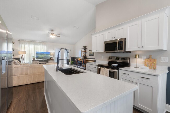 Building Photo - 6042 Capitol Dr