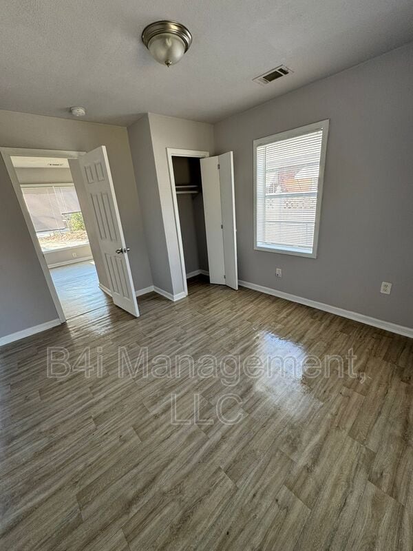 Building Photo - 2343 Huggins St
