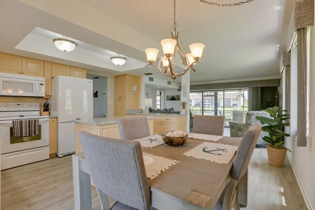 Building Photo - 3722 SE 12th Ave