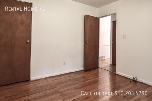 Building Photo - 9010 W 101st St