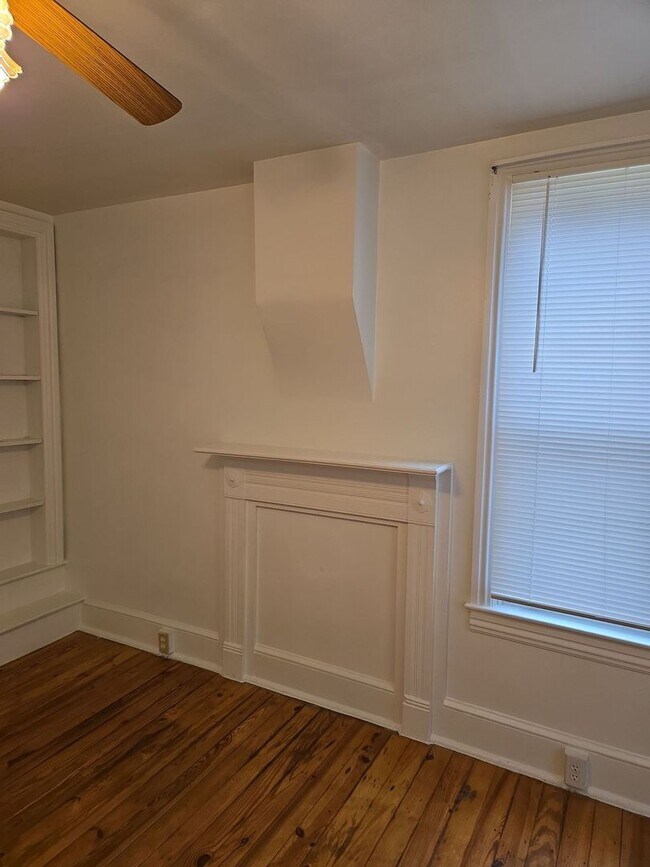 Building Photo - 552 E King St