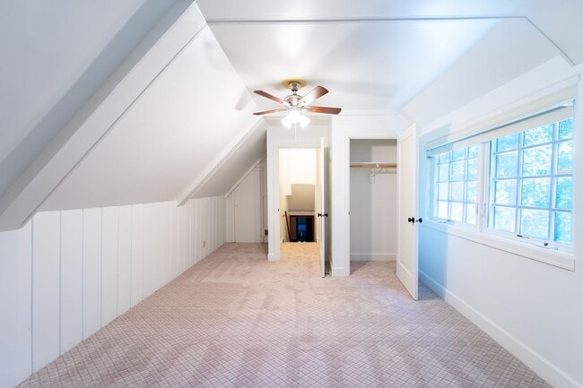 Building Photo - Luxurious Portland Heights home tucked away on a private street on nearly half an acre.