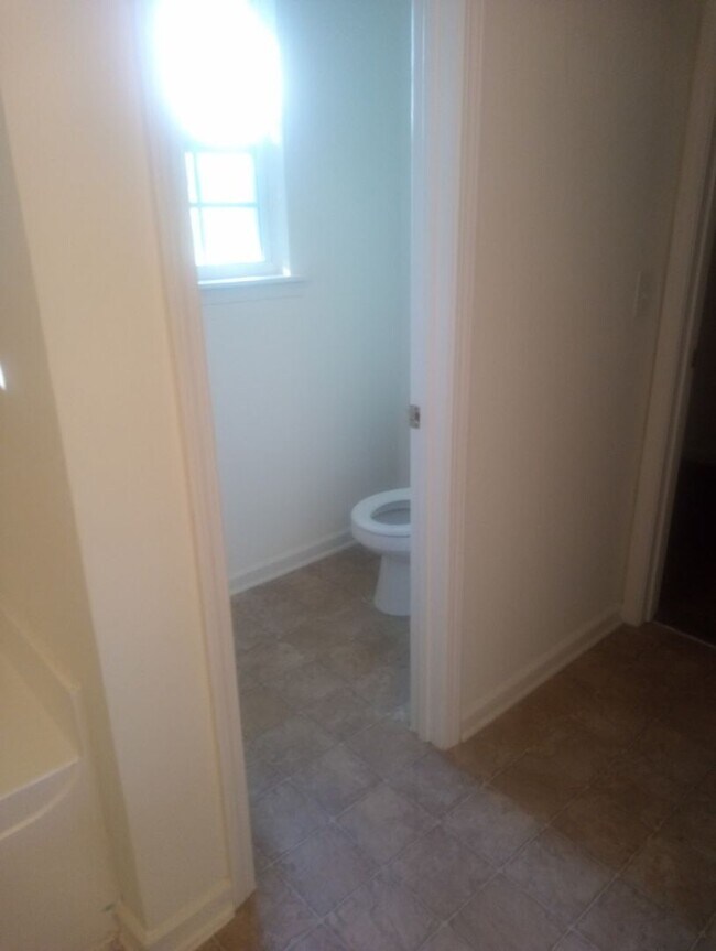 Building Photo - 4 Bedrooms 3.5 Bathrooms FOR RENT