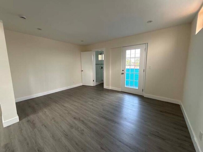 Building Photo - 915 Broadway St