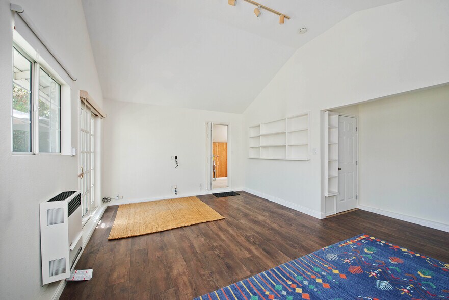 Detached Pool House/ Casitas - 13964 Peach Grove St