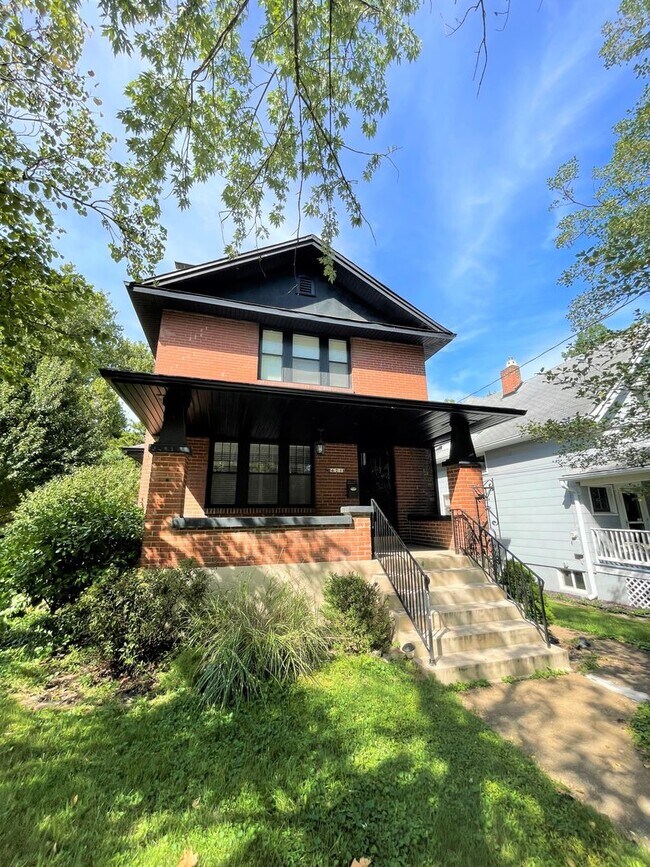 Primary Photo - FOR RENT $2895 - Beautiful corner house ac...