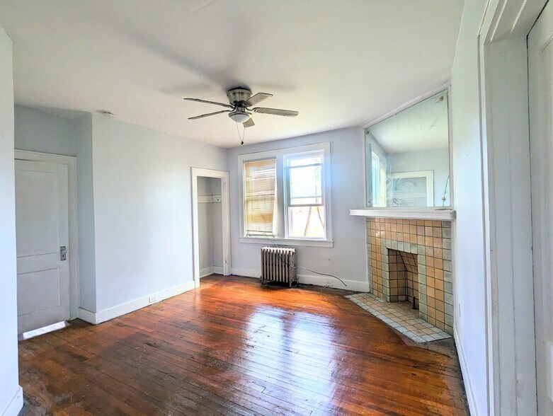 Building Photo - 2120 Bedford Ave