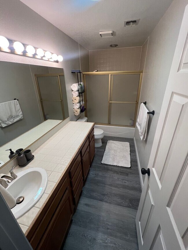 Building Photo - A Fabulous 2 Bedroom Single story Townhome...