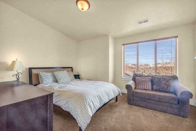 Building Photo - Furnished Bear Hollow Townhome