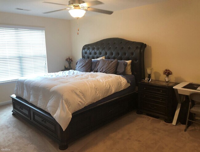 Building Photo - 3 br, 2.5 bath Townhome - 108 Bella Place