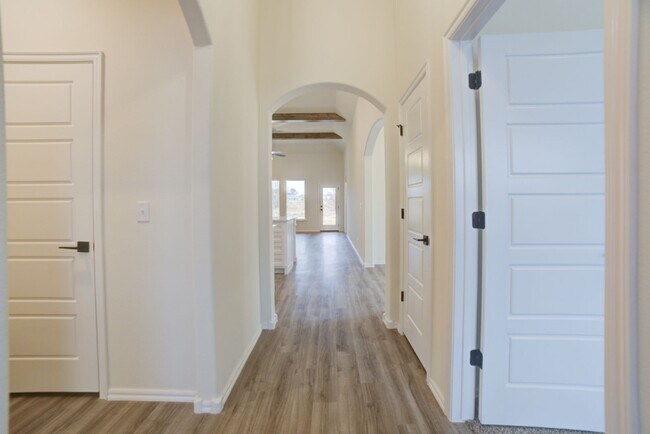 Building Photo - 4 BEDROOM CAPITAL HOME IN SAND SPRINGS!!!