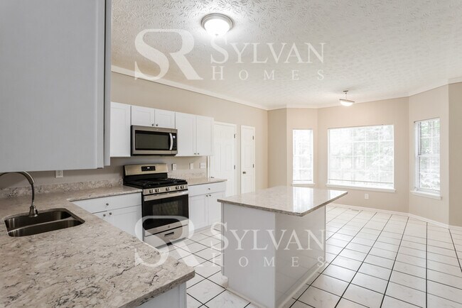 Building Photo - Spacious 4 bedroom colonial available now!