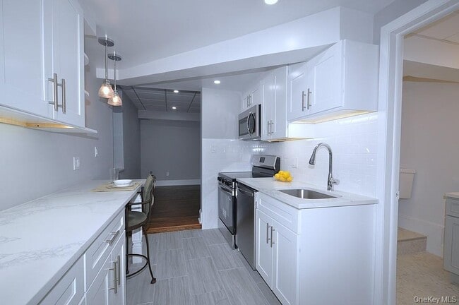 Building Photo - 105 Garth Rd