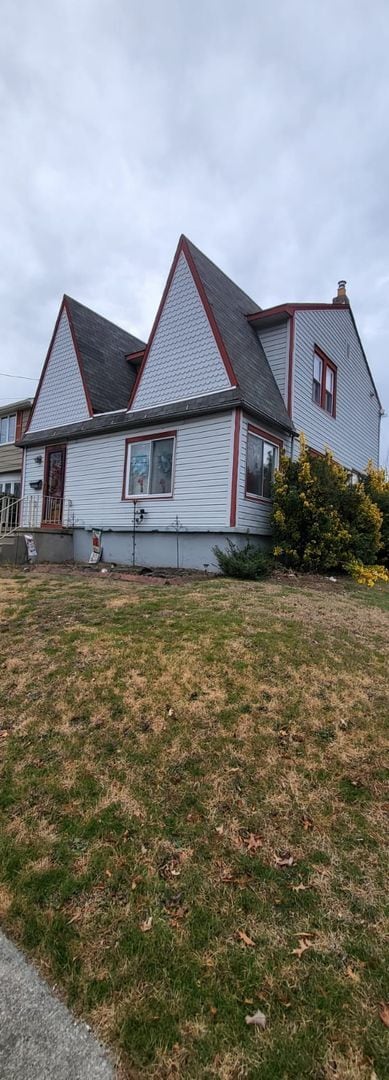 Building Photo - beautiful corner house