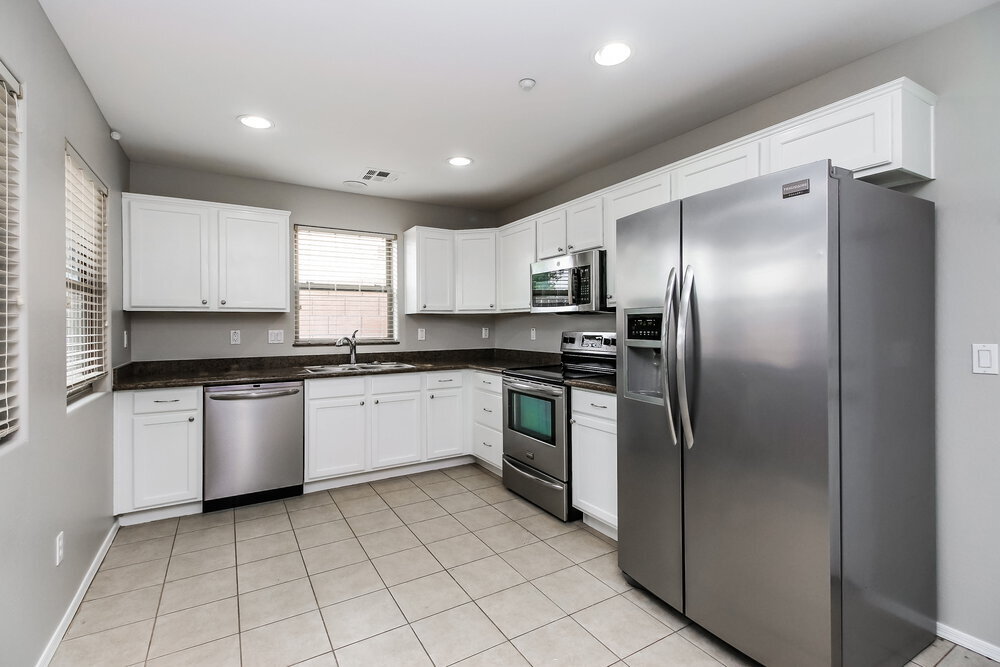 Building Photo - 2707 E Bart St