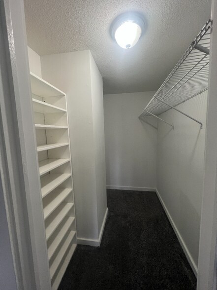 Building Photo - 140 Shepards Knoll Dr