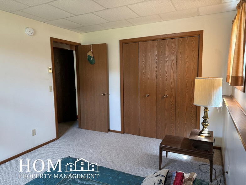 Building Photo - 1701 Pleasant View Dr