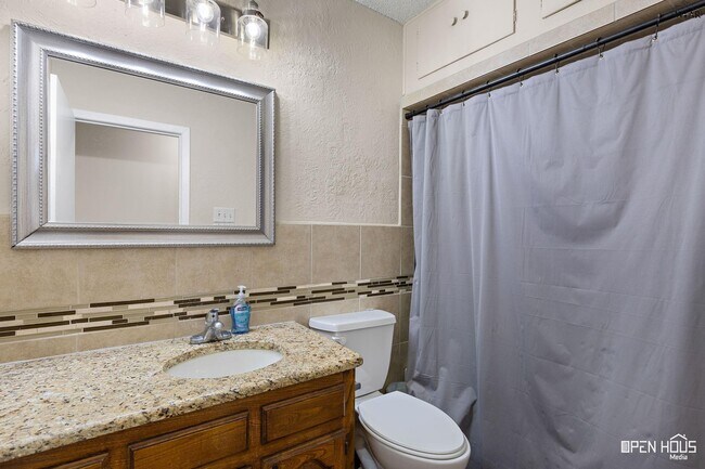 Building Photo - 2810 Fleming Rd