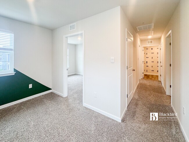 Building Photo - 561 Fawn Mdw Ln