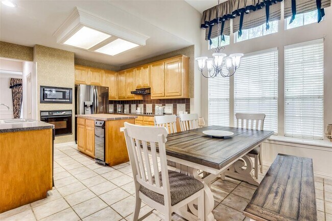 Building Photo - 8412 Greystone Ct