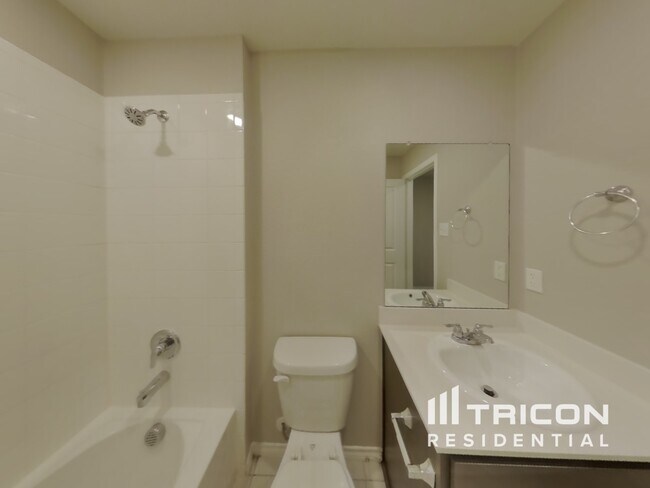 Building Photo - 2514 Henley Dr