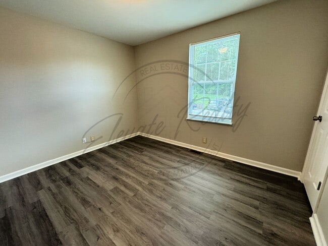 Building Photo - Updated Two-Bedroom Duplex for Rent Near Trinity Hills, Nashville!