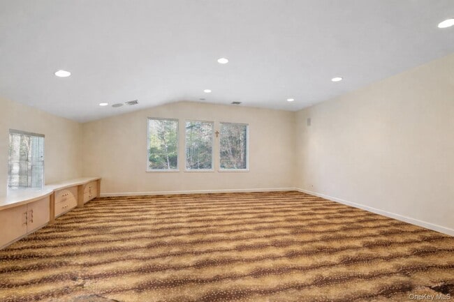 Building Photo - 90 Rodeo Dr