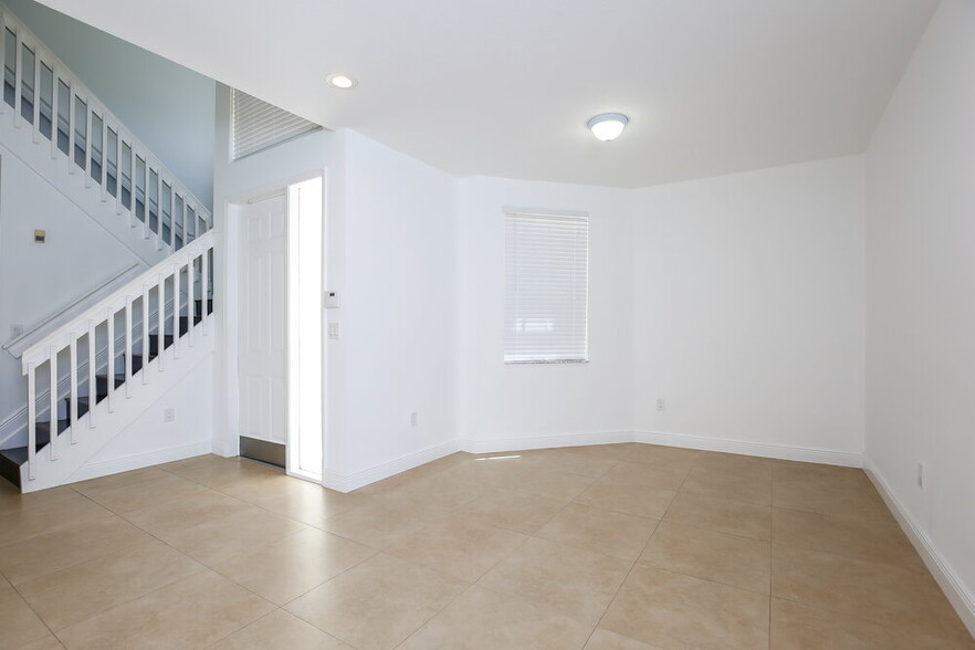 Building Photo - 15618 SW 112th Dr