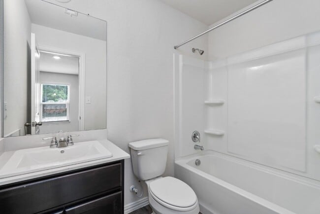 Building Photo - 1153 Magnolia St