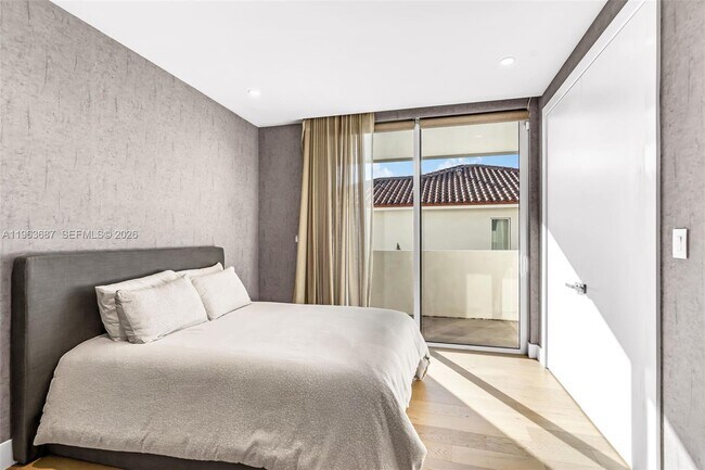 Building Photo - 285 W Mashta Dr