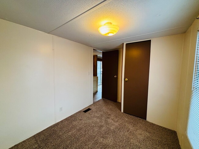 Building Photo - Mobile Home