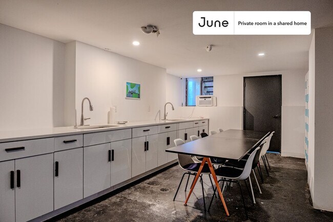 Building Photo - Room in Shared 3 bed/3 bath home