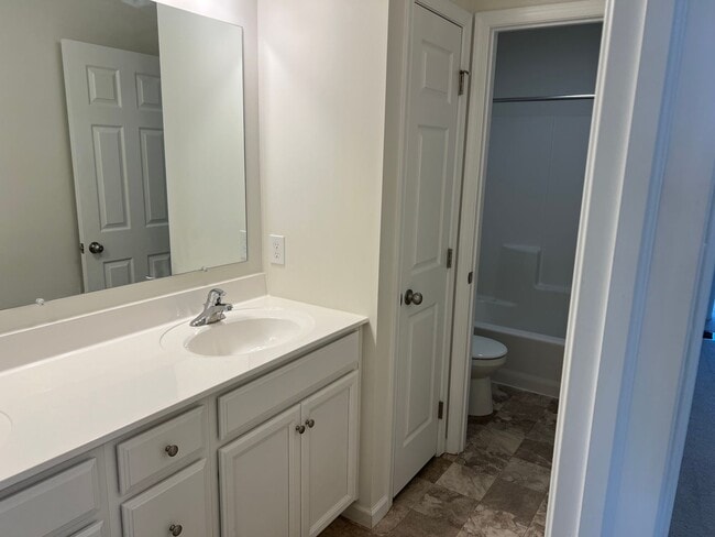 Building Photo - Stunning 4 bedroom 2.5 Bathroom Home in Ma...