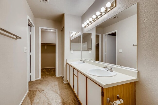 Building Photo - Stunning 2 Bedroom 2 Bath 2nd story condo