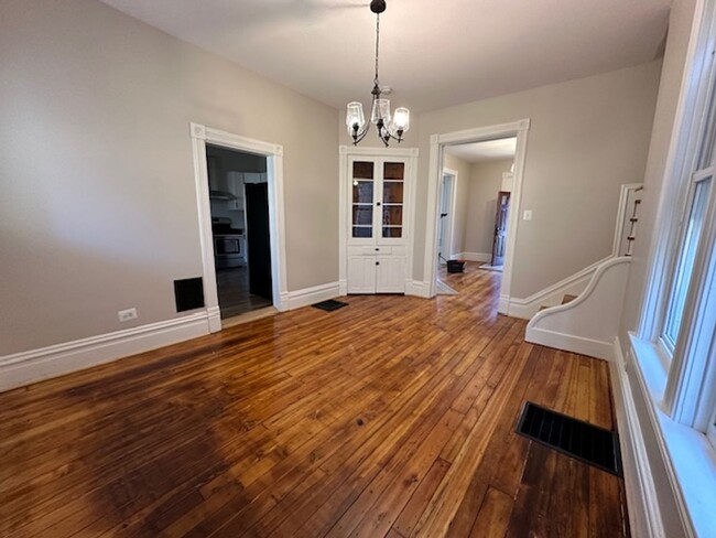Building Photo - 4 Bedroom House in Tyrone Available June 1st