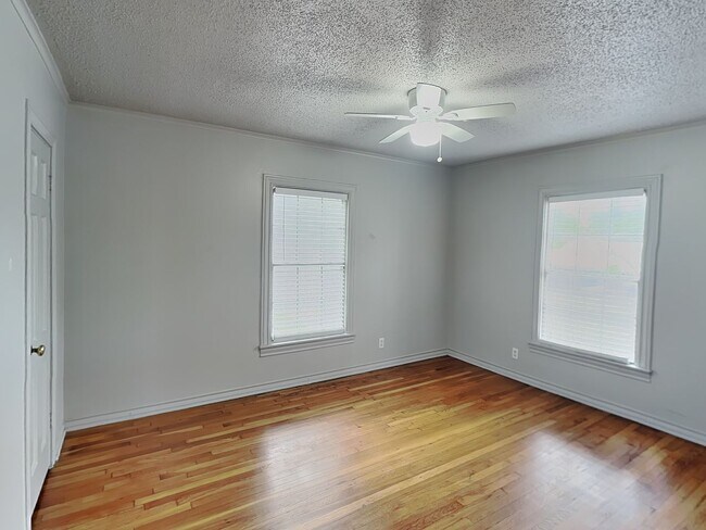 Building Photo - 4124 Lovell Ave