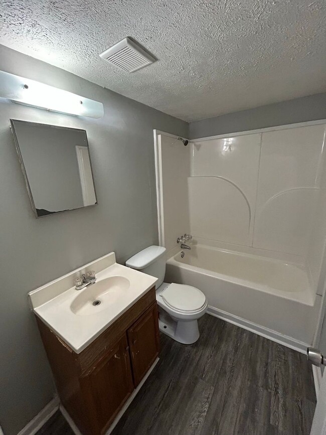 Building Photo - Carrollton City Apartment Available Now wi...