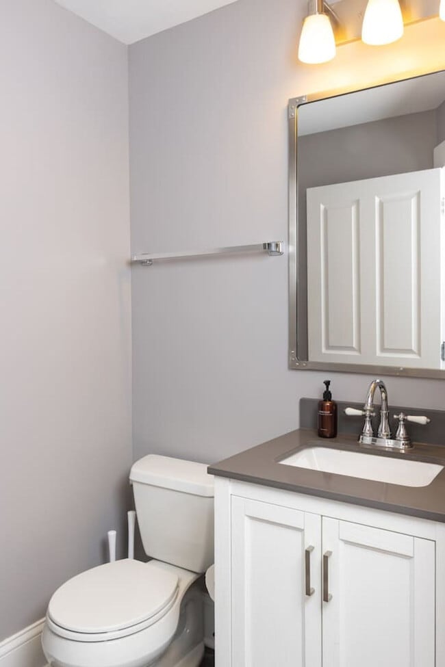 Building Photo - 152 E McMicken Ave