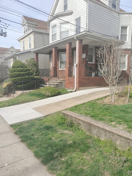 Building Photo - 122 Marsellus Pl