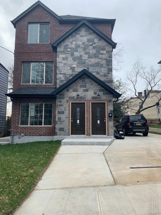 Building Photo - 18 Clinton St