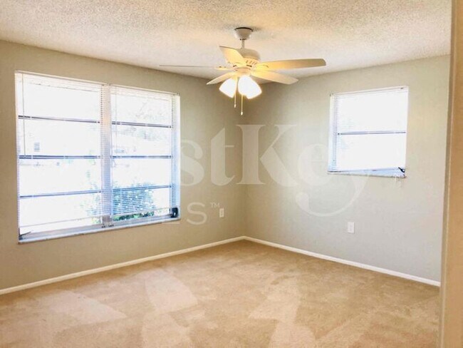 Building Photo - 654 Hartford Dr NW