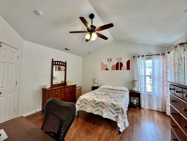Building Photo - First-Time Rental! Available 08-07-26 - Fenced Yard, Pet Friendly, Attached 2-Car Garage!