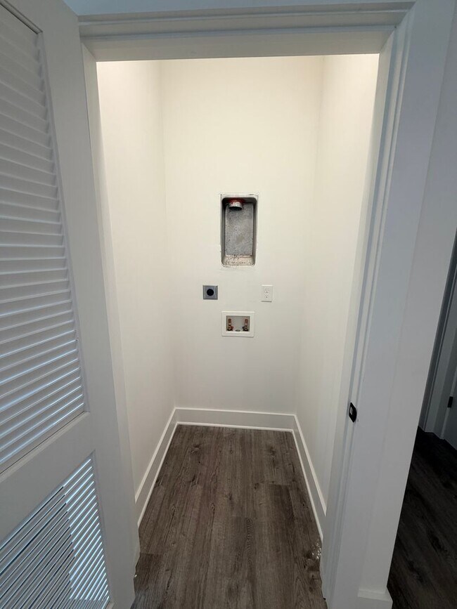 Building Photo - Beautiful NEW 2-Bed, 2- Bath Apartment in Rock Hill!