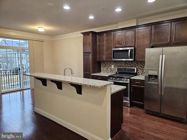 Building Photo - 6041 Maple Hill Rd