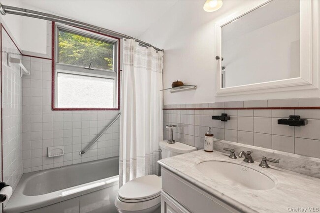 Building Photo - 18 Harvard Ln