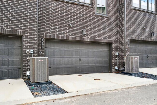 Building Photo - 2641 Mackintosh Ct