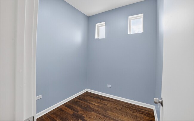 Building Photo - 1419 S Kedvale Ave
