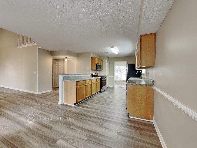 Building Photo - 2565 Suwanee Lakes Trail NW