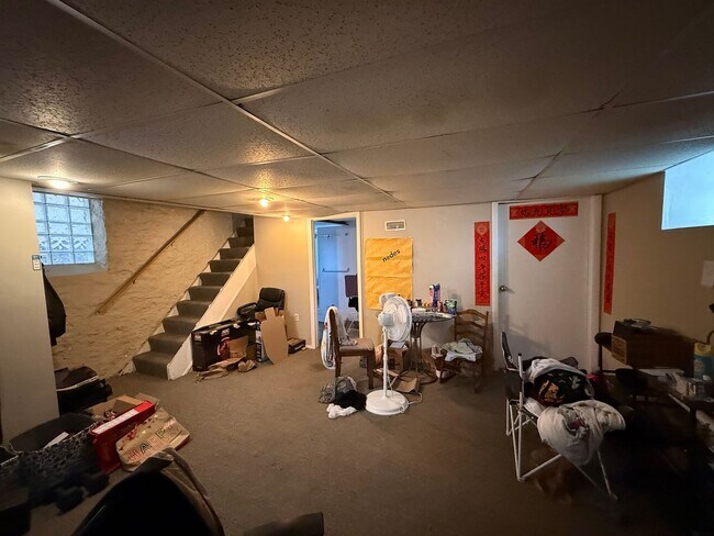 Building Photo - 2215 Victor St